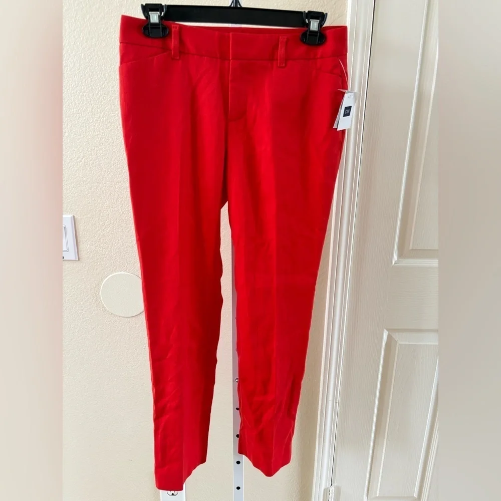 NWT - GAP Slim Cropped Pants in Bright Red - Size 00
